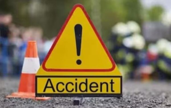 मध्य प्रदेश में कार पेड़ से टकराई, चार लोगों की मौत 