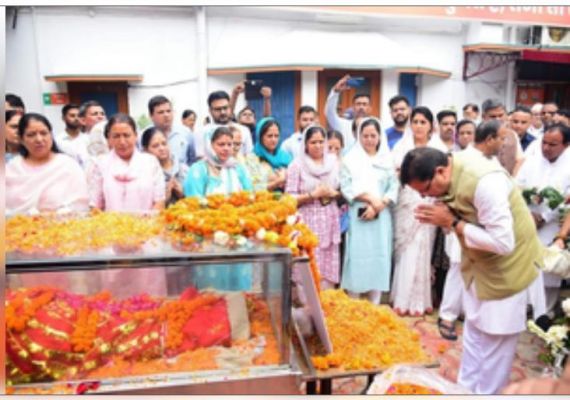 सीएम धामी ने शैलारानी रावत की पार्थिव देह पर पुष्पांजलि अर्पित कर दी श्रद्धांजलि 