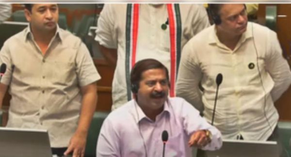 मराठा कोटा पर बैठक में विपक्ष के न आने पर विधानसभा में सत्ता पक्ष का हंगामा 