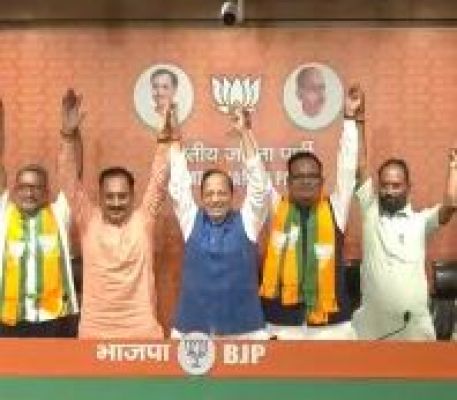 आप विधायक और दिल्ली के पूर्व मंत्री ने थामा भाजपा का दामन