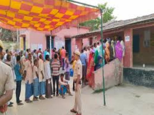 पश्चिम बंगाल उपचुनाव : चार विधानसभा सीट पर दोपहर एक बजे तक 38 फीसदी मतदान