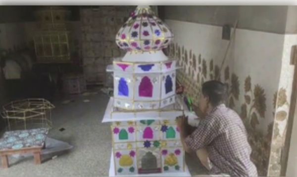 धौलपुर के अब्दुल्ला 25 साल से बना रहे ताजिये, आगरा और मुरैना से आते हैं ऑर्डर 