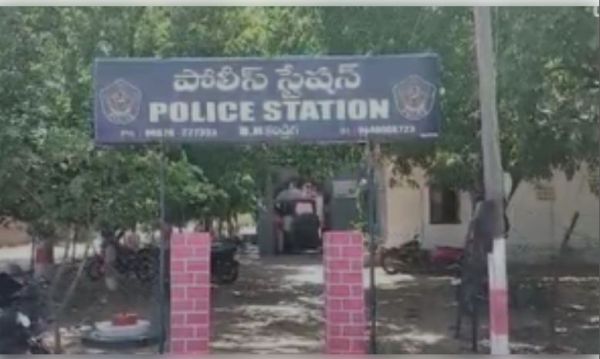 आंध्र प्रदेश में सड़क हादसा , बाइक सवार तीन प्रवासी श्रमिकों की मौत 