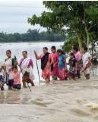 असम में नहीं सुधरे हालात, बाढ़ से लगभग 14 लाख लोग प्रभावित