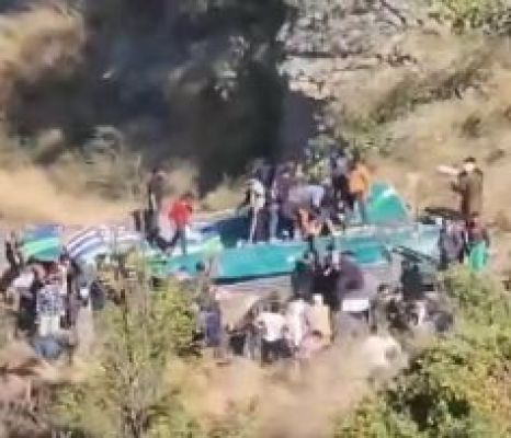 जम्मू कश्मीर के डोडा में बस खाई में गिरी ; दो लोगों की मौत, 25 घायल