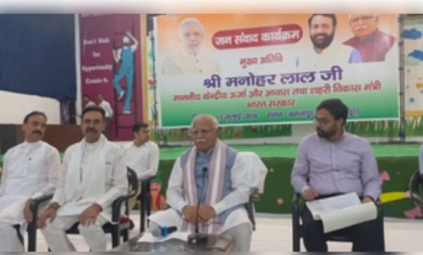 करनाल में मनोहर लाल खट्टर का जनता दरबार, सुनी लोगों की समस्याएं 