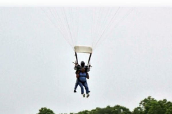 विश्व स्काईडाइविंग डे 2024: गजेंद्र सिंह शेखावत ने 12 हजार मीटर की ऊंचाई से जंप लगाकर किया सेलिब्रेशन 