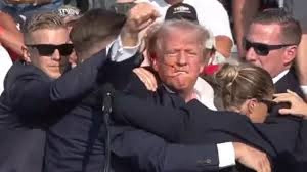 चुनावी रैली में ट्रंप पर जानलेवा हमला किया गया