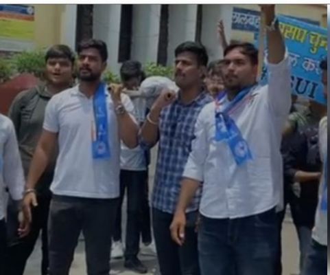 राजस्थान में छात्रसंघ चुनाव कराने की मांग को लेकर एनएसयूआई का प्रदर्शन 
