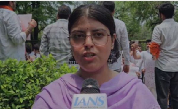 डीयू में एबीवीपी छात्रसंघ दफ्तर में तोड़फोड़ के खिलाफ विरोध प्रदर्शन, जांच के लिए समिति गठित 