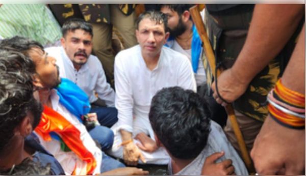 भोपाल में नीट पेपर लीक को लेकर कांग्रेस का प्रदर्शन