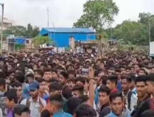 महाराष्ट्र : नौकरी के लिए हजारों आवेदकों के पहुंचने से मुंबई हवाई अड्डे के पास भगदड़ जैसी स्थिति