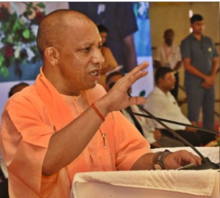 यूपी में कांवड़ियों को लेकर सीएम योगी का बड़ा आदेश, यात्रा मार्ग पर खाने पीने की दुकानों पर लगानी होगी 'नेमप्लेट' 