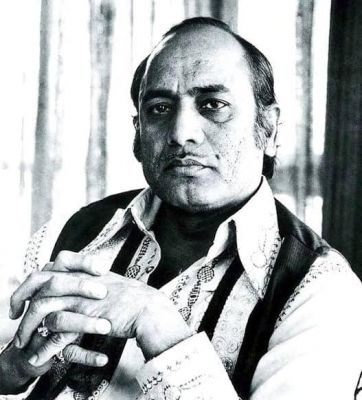 डीजल के काले धुएं की गंध और, मशीनों की खटपट के बीच रियाज