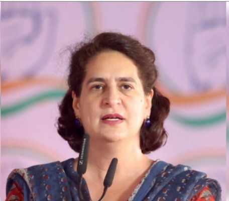 दुकानों पर नेमप्लेट लगाने का फैसला संविधान, लोकतंत्र और हमारी साझी विरासत पर हमला : प्रियंका गांधी