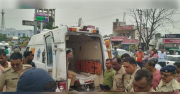 देहरादून में बस ने स्कूटी सवार दो पुलिसकर्मियों को मारी टक्कर, एक की मौत
