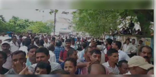 झारखंड में सीएम आवास का घेराव करने गए पारा शिक्षकों पर लाठीचार्ज 