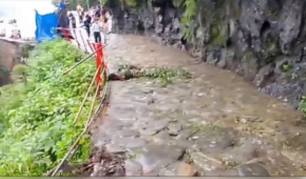 उत्तराखंड के गौरीकुंड-केदारनाथ पैदल मार्ग पर बड़ा हादसा, भूस्खलन से तीन की मौत 
