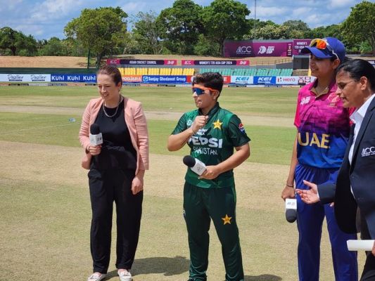 पाक ने यूएई को 10 विकेट से रौंदा, सेमीफाइनल का दावा मजबूत किया