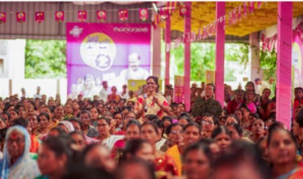 महाराष्ट्र सरकार की मुख्यमंत्री लाडली बहन योजना को मिल रही है जबरदस्त प्रतिक्रिया 
