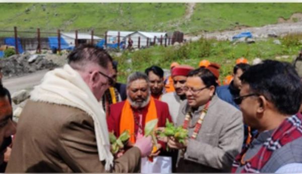 पुनर्निर्माण और विकास कार्यों की समीक्षा करने केदारनाथ पहुंचे सीएम धामी 