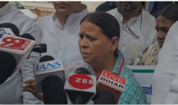कुर्सी बचाने के लिए आंध्र और बिहार के लिए पैसे आवंटित किए गए : राबड़ी देवी 