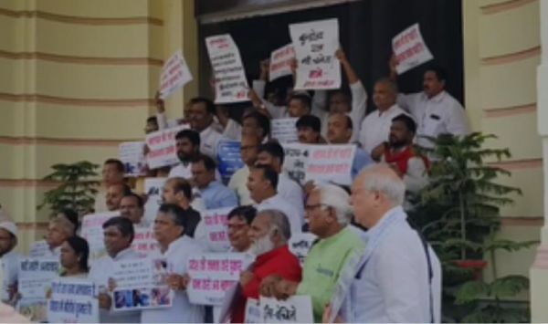 बिहार में कानून व्यवस्था को लेकर महागठबंधन ने खोला नीतीश सरकार के खिलाफ मोर्चा 