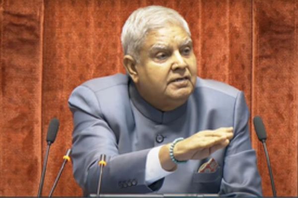'आप सदन से बाहर चले जाइए', रणदीप सिंह सुरजेवाला पर भड़के जगदीप धनखड़ 