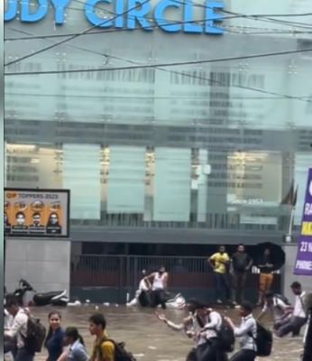 दिल्ली कोचिंग हादसा : एमसीडी का पहला एक्शन, जेई बर्खास्त और एई निलंबित
