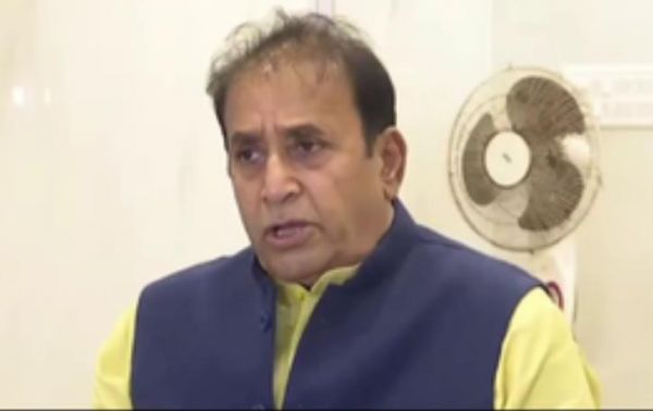 उद्धव-आदित्य और अजित पवार को फंसाने के लिए फडणवीस ने मुझ पर बनाया था दबाव : अनिल देशमुख 