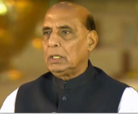 वायनाड भूस्खलन : राजनाथ सिंह ने सेना प्रमुख से फोन पर की बात, आर्मी-एयरफोर्स बचाव कार्यों में जुटी 