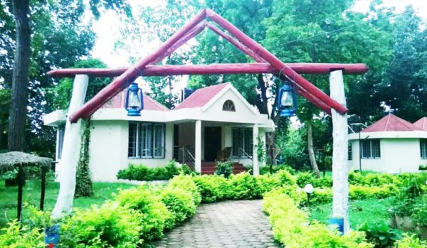एटीआर के बैगा रिसॉर्ट में मॉनसून ऑफर, रूम का किराया 50 फीसदी घटा