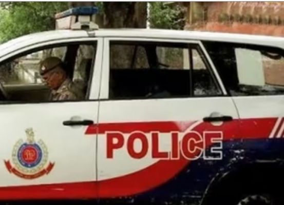 दिल्ली : पूर्व आईआरएस अधिकारी के घर लूटपाट की कोशिश, बदमाशों को पुलिस ने दबोचा 
