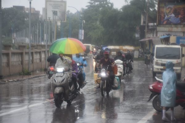 रिम-झिम भीगते पुराने रायपुर की यादें