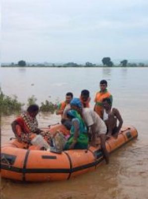 झारखंड : गढ़वा में बाढ़ में फंसे 26 ग्रामीणों को बचाया गया