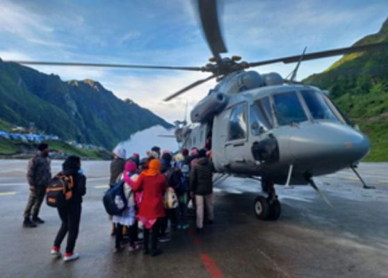 केदारघाटी में पांचवें दिन मौसम साफ होने पर चिनूक और एमआई-17 से शुरू हुआ रेस्क्यू ऑपरेशन