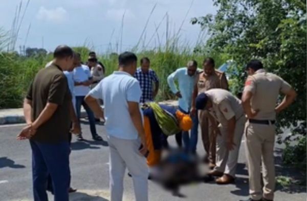 रोहतक में सड़क किनारे युवती का शव बरामद, पुलिस जांच में जुटी