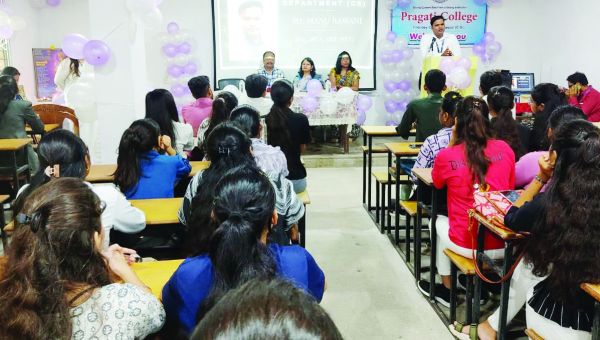 प्रगति कॉलेज में प्रथम वर्ष विद्यार्थियों के लिए दीक्षारंभ
