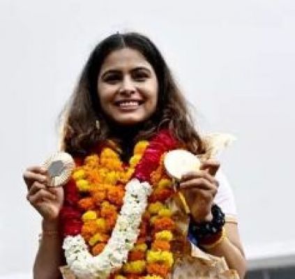 इतिहास रचने वाली मनु भाकर का स्वदेश वापसी पर भव्य स्वागत