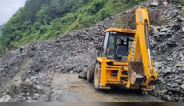 भूस्खलन के चलते बिशनपुर और नेताला के पास गंगोत्री राष्ट्रीय राजमार्ग बंद 