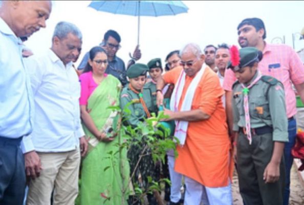 राजस्थान 'एक पेड़ मां' के नाम पौधारोपण अभियान की हुई शुरुआत 