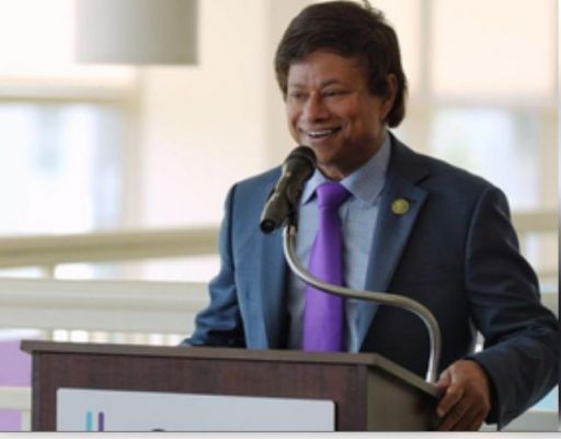 श्री थानेदार ने डेमोक्रेटिक कांग्रेस से फिर से नामांकन हासिल किया 