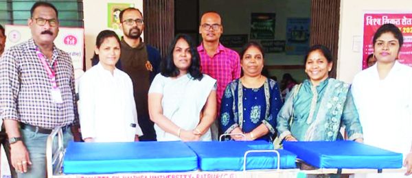 आरंग शासकीय चिकित्सालय को कलिंगा विवि ने महत्वपूर्ण हाइड्रोलिक डिलीवरी टेबल किया भेंट