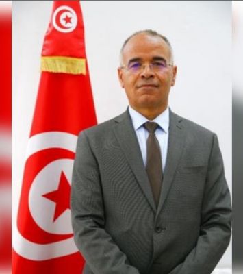 ट्यूनीशियाई राष्ट्रपति ने अहमद हचानी को हटाकर नए प्रधानमंत्री की नियुक्ति की