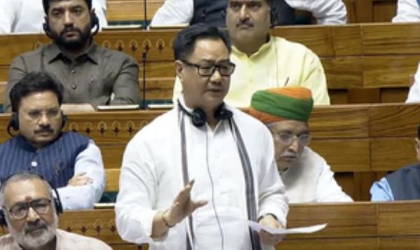 विपक्षी दलों के विरोध के बीच सरकार ने लोकसभा में पेश किया वक्फ बोर्ड संशोधन विधेयक, जेडीयू-टीडीपी ने किया समर्थन 