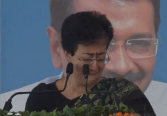मनीष सिसोदिया को जमानत मिलने पर सभा में रो पड़ीं आतिशी