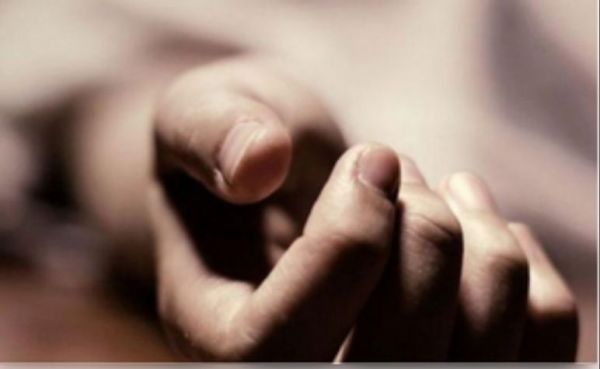 झारखंड के दुमका में सड़क के किनारे मिली युवती की अधजली लाश 