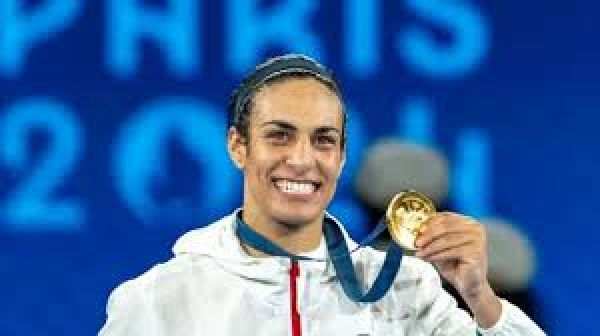 जेंडर विवादों में रहीं मुक्केबाज़ ईमान ख़लीफ़ ने पेरिस ओलंपिक में जीता गोल्ड मेडल