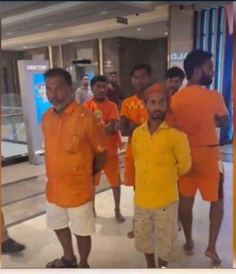 रांची के मॉल में नंगे पांव पहुंचे कांवरियों को एंट्री न देने पर विवाद, भाजपा ने की कार्रवाई की मांग 