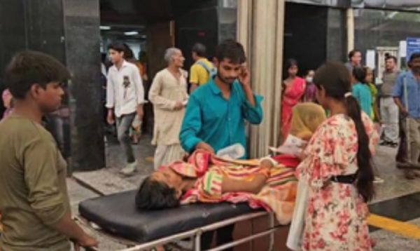 दिल्ली के सरकारी अस्पतालों में डॉक्टर हड़ताल पर; मरीजों की लंबी कतारें, इमरजेंसी सेवाएं जारी 
